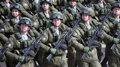 扩军打仗：俄罗斯急招合同兵上战场，最低工资每月16万|最低工资|俄军|乌克兰_新浪新闻