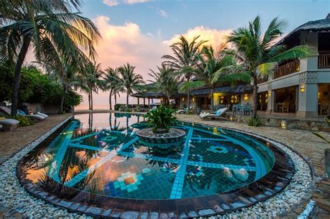 An old favorite that continues to delight - Review of Sailing Club ...