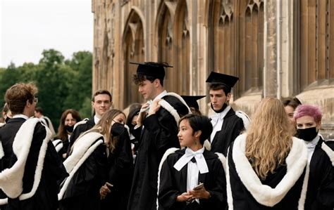 今年毕业的剑桥学生真的“哭”了... - 知乎