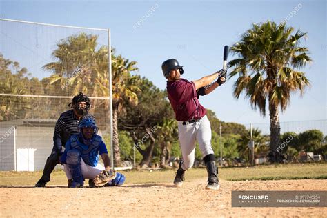 Baseball Pitcher Front View 的图像结果