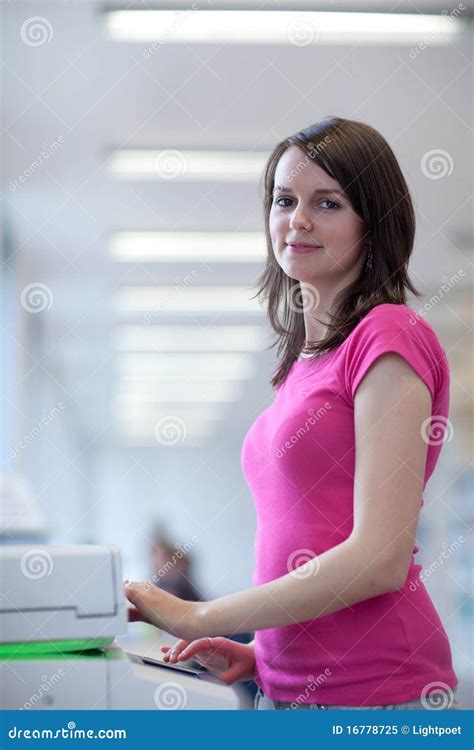 Woman Using Copy Machine 的图像结果