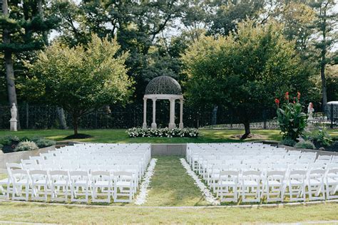 11 Garden Themed Wedding Arch Ideas Inspired by Nature - PartySlate