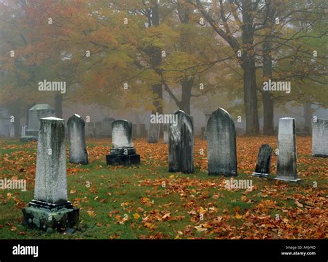Headstones hi-res stock photography and images - Alamy