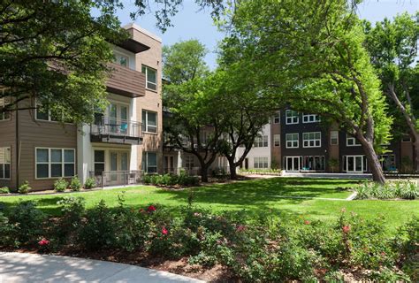 JHP | Crest at Park Central