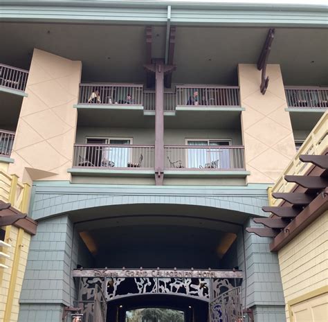 10 Best Disneyland Hotels for Families – Planning Away