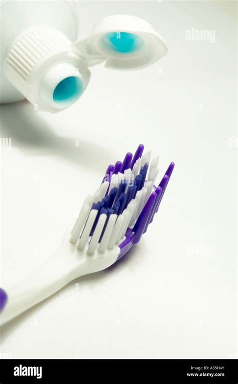 Close Up Toothpaste Tube 的图像结果