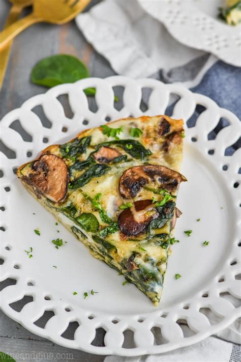 This Crustless Spinach Quiche is the perfect light breakfast! It is only 140 calories per slice ...