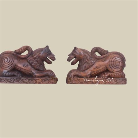 12" Elegant Pair of Wooden Lion Wall Mounts for Home Decor