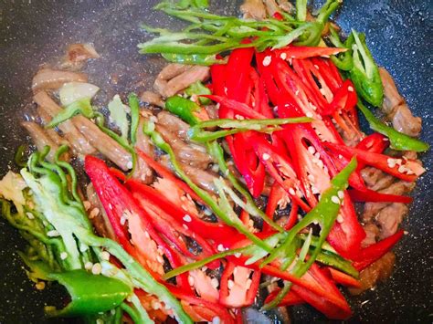 家常竹笋青椒炒肉怎么做_家常竹笋青椒炒肉的做法_豆果美食
