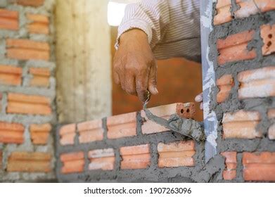 Bricklayer 的图像结果