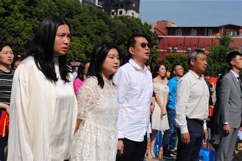 肩负责任担当，筑就青春梦想。高新实验中学举行高2019届成人礼暨高三启动仪式。_成都名校网