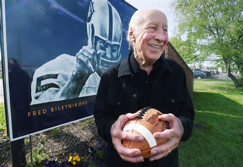 Erie great Fred Biletnikoff returns home for speech and autograph session