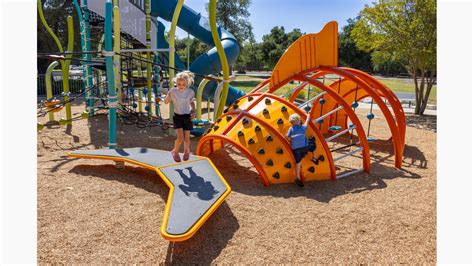 Conejo Creek North Park - Whimsical water and fish-themed playground