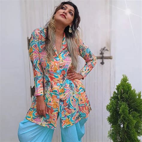 25 Types Of Kurtis For Various Body Types & Products To Buy | LBB