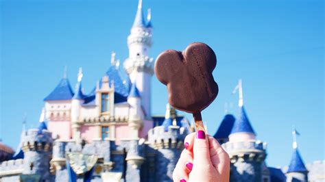 Best Food at Disneyland: Guide of What and Where to Eat at Disneyland