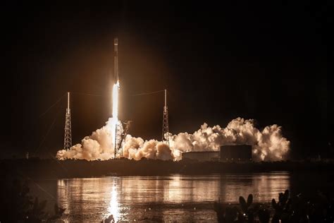 SpaceX to launch 60 satellites to offer internet from space - IBTimes India