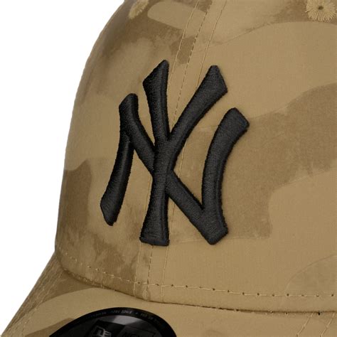 9Forty Tonal Camo Yankees Cap by New Era - 32,95