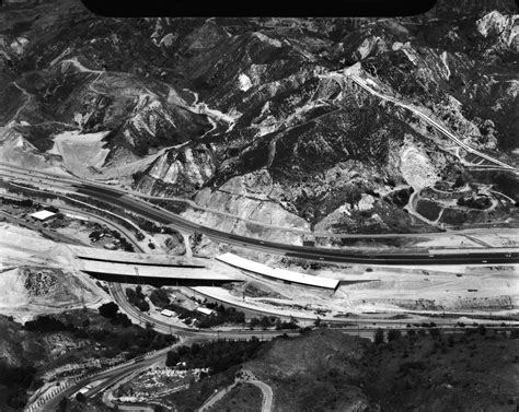 SCVHistory.com LW2548d | 1971 Earthquake | I-5 Between Sunshine Canyon ...