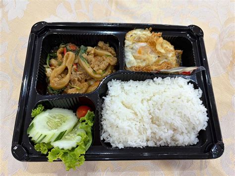 Due to food shortages, the Vietnamese football and futsal teams had to purchase additional food ...