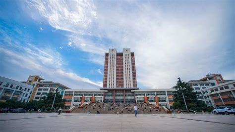 青岛大学专属学位服发布-青岛大学 QINGDAO UNIVERSITY