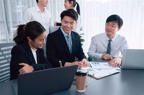 "Fortune Tellers RM2.2k" - Here are the Starting Salaries for Entry-Level Workers in M'sia ...