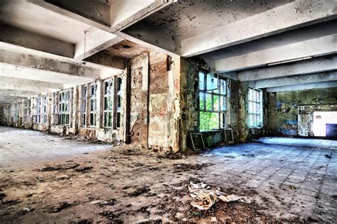 Empty Building 的图像结果