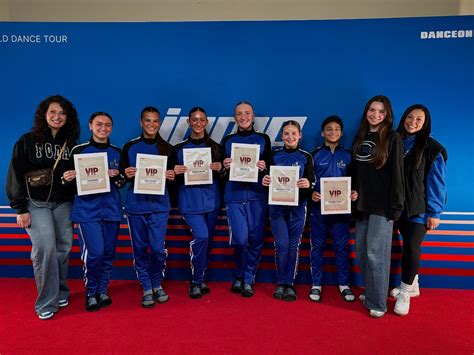 First Class Students Dance Performance 的图像结果