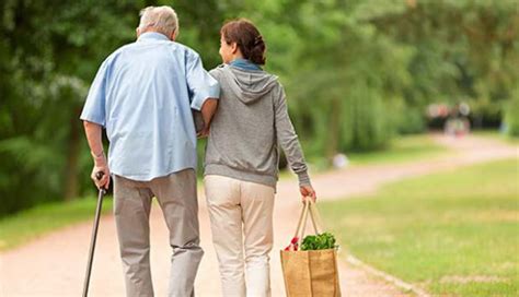 8 Ways To Show Respect To Your Elders - lifeberrys.com