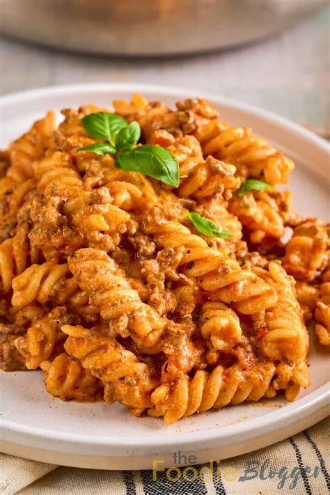 Creamy Beef Pasta Recipe: Quick, Easy, and Delicious - TheFoodieBlogger