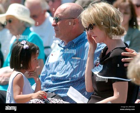 Barbara Heard, right, a survivor of the June 1, 1999, crash of American ...