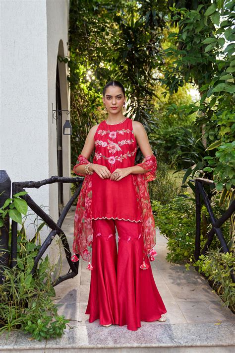 Scarlet Bloom Kurta Sharara Set- Red – Surabhi Arya