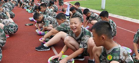 稍息！立正！军训啦！——长沙高新技术工程学校2023级新生军训顺利开营 - 华声教育