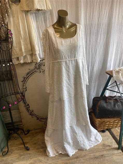1970’s Vintage Eyelet Lace Wedding Dress. Excellent Condition. - Etsy