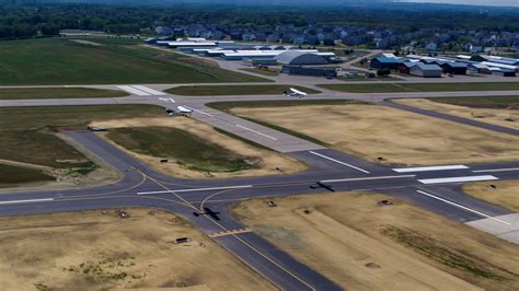 Lake Elmo Airport opens new, longer runway; neighbors concerned about ...