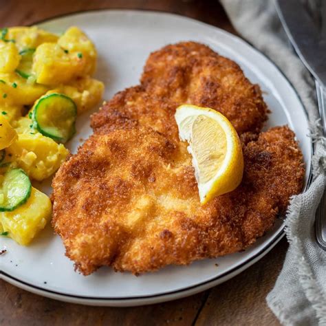 15-Minute Chicken Schnitzel Recipe {Truly Crispy} - The Big Man's World