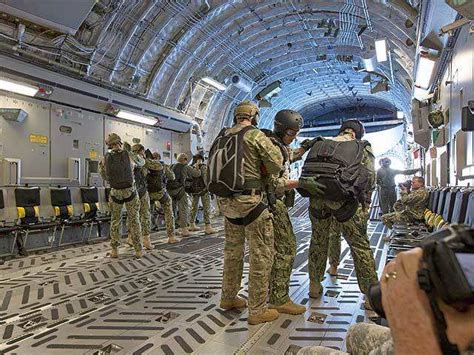 Paratroopers aboard a C-17 'Globemaster' - RIMPAC 2014: World's largest ...
