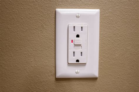 9 Types of Outlets You Might Find in Your House (and What They're ...