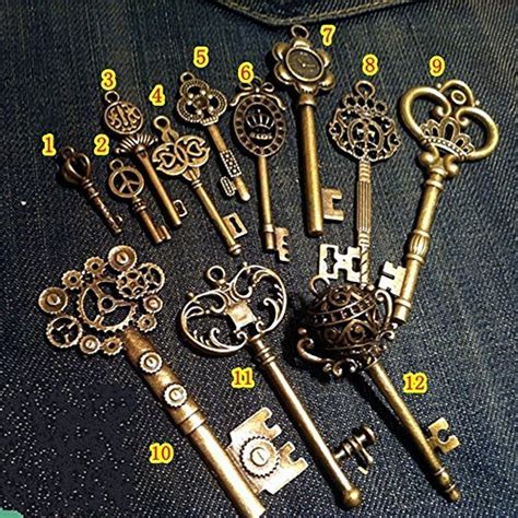 WellieSTR Vintage Skeleton Keys Charm Set Royal Key in Antique Bronze ...