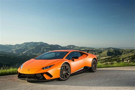 Lamborghini Huracan Performante: il toro dei record