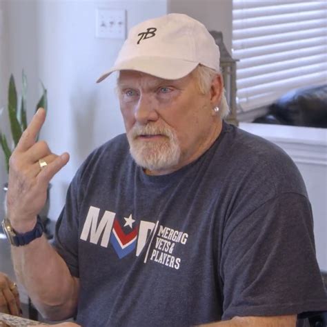 Terry Bradshaw Sets Out to Become "Hip" on The Bradshaw Bunch