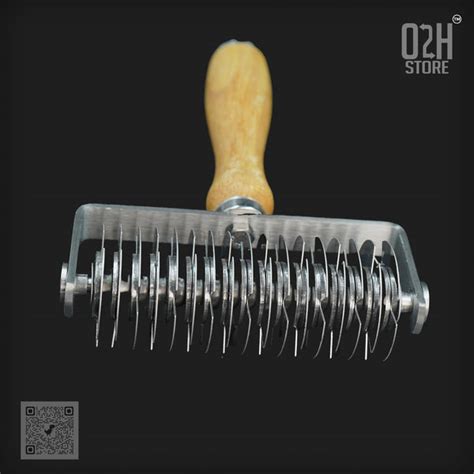 Steel Lattice Roller Cutter – 4" with Wood Grip – O2H Store