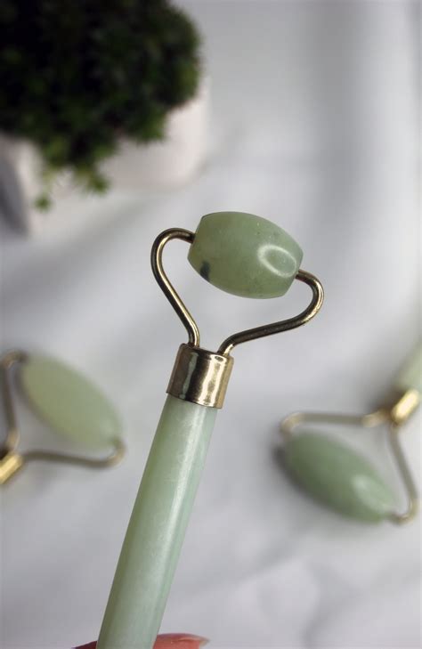 Jade Facial Roller – The Crystal Lady