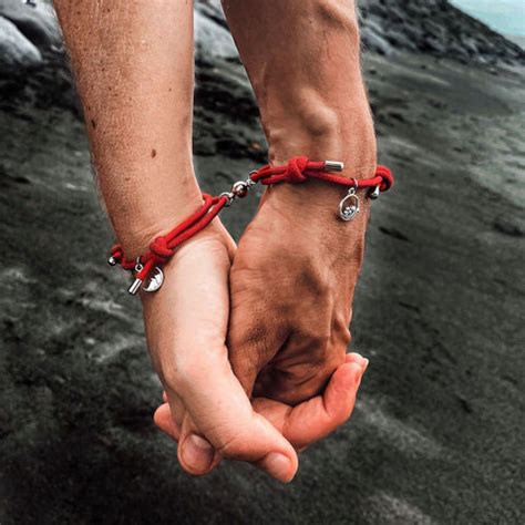 Red Couple Magnetic Bracelet – memoriesss