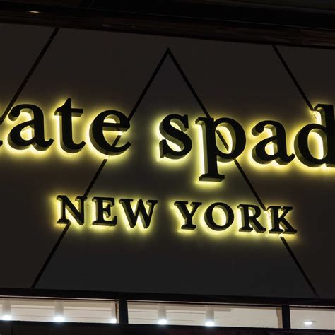 Meghan Markle Faces Accusations of Taking $1600 Dress From Photo Shoot ...