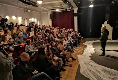 «Это наш окоп». Театр им. Леси Украинки в Киеве снова дает спектакли