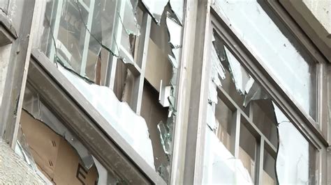 香港纪律部队宿舍遭示威者砸窗袭击 家中小孩受惊_手机新浪网