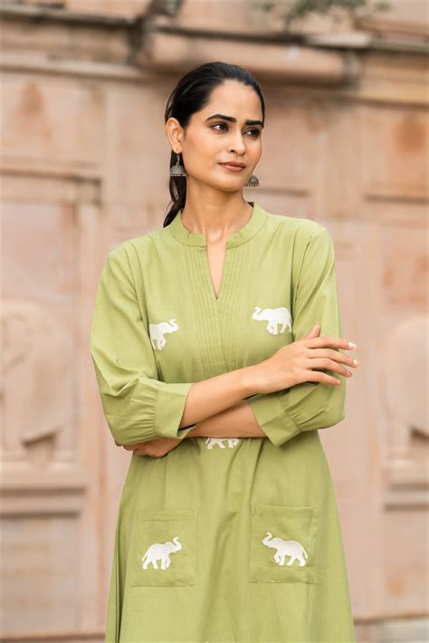 Premium cotton V neck applique work cotton kurta pant– Aashvi Couture