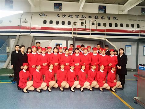 湖北武汉东湖光电学校第二期空乘培训班顺利结业-航空服务与管理学院