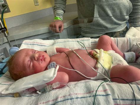 Mum with rare heart-shaped uterus defies odds to give…