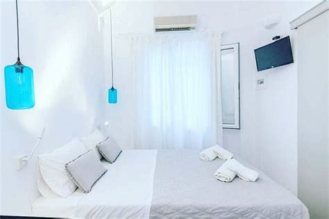 AGGELIKOULA ROOMS (Tinos) - Guesthouse Reviews, Photos, Rate Comparison ...